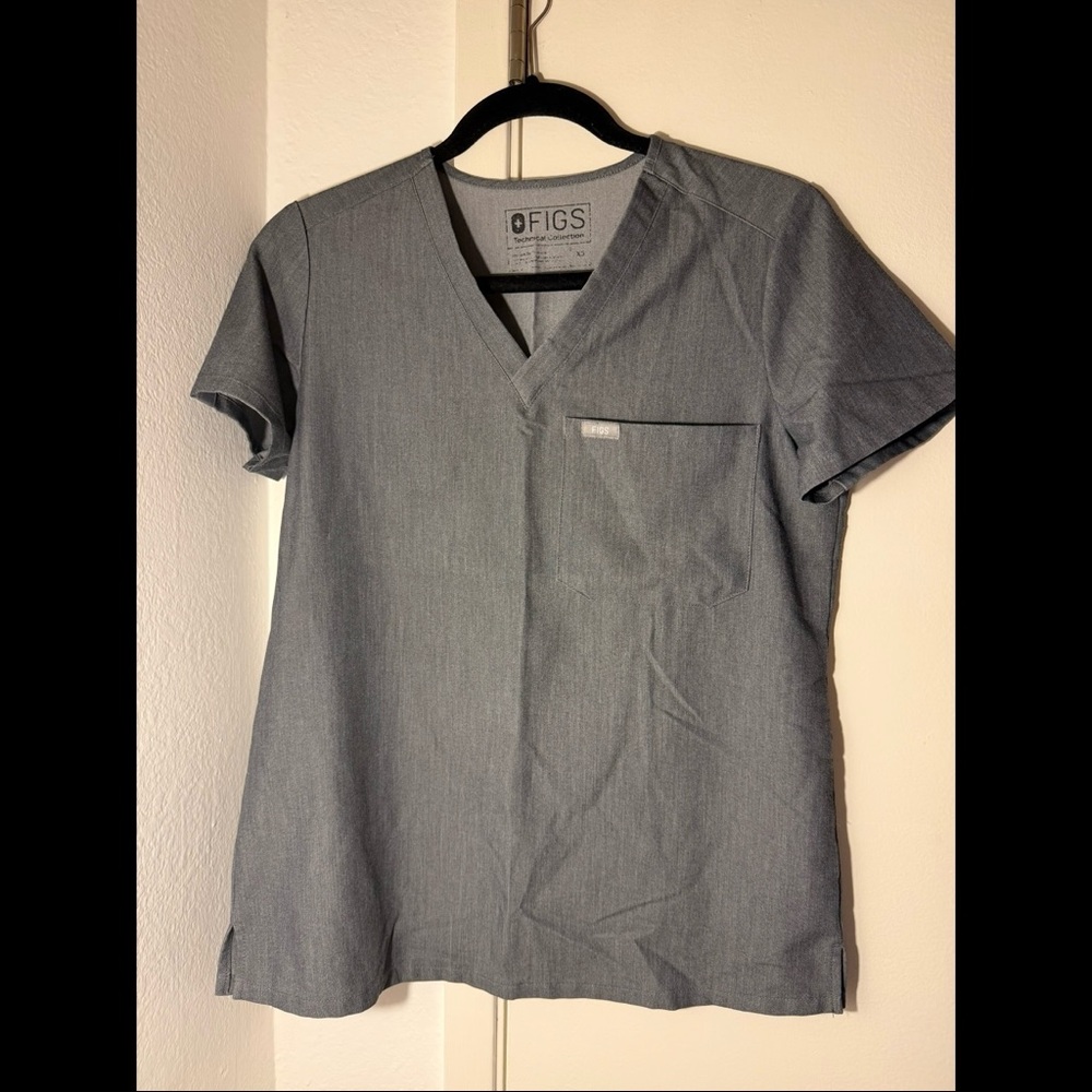 Figs Women’s Scrubs Set